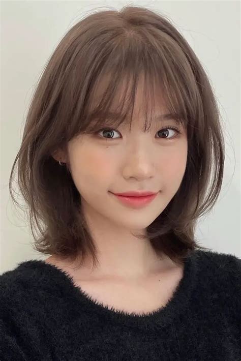 23 Korean Bangs Hairstyles That Are Trendy in 2024.
